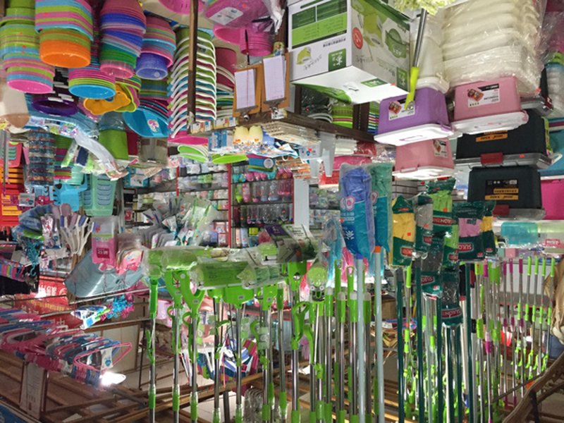 在选择适合自家厨房的用品时,品牌的选择至关重要。本篇文章将通过对比的方式,解析当前市场上最热门的十大厨房用品品牌,帮助你做出明智的选择。